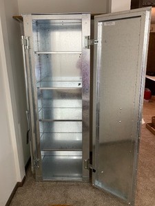 lot 44 image: Large Metal CabinetSafe