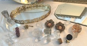 lot 268 image: 4 Mirrored Vanity Trays with Various Perfume Accessories
