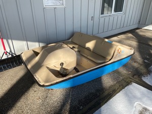 lot 261 image: Peddle Boat