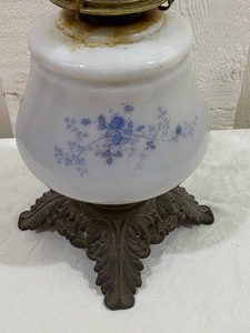 lot 73 image: 1900s Oil Lamp