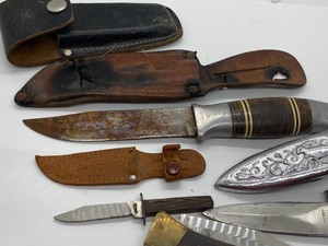 lot 83 image: Small Collection of Knives