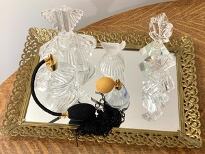 lot 87 image: Mirrored Vanity Tray with Perfume Bottles