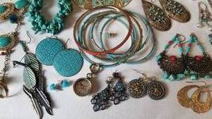 lot 49 image: Bold and Dramatic Collection of Costume Jewelry  19 pieces