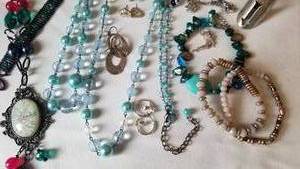 lot 50 image: Bright Summery Collection of Costume Jewelry  20 pieces