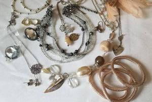 lot 51 image: Shimmering Mix of Costume Jewelry  16 pieces