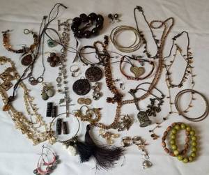 lot 52 image: Beads, Baubles and Tassels  Selection of Costume Jewelry  25 pieces