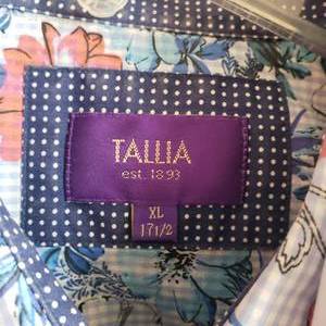 lot 58 image: Robert Graham  Perry Ellis  Tallia Mens Dress Shirts