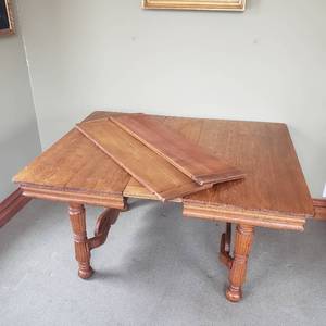 lot 17 image: Antique Oak Farmhouse Dining Table