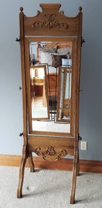 lot 3 image: Antique 3 Panel Dressing Tailors Mirror from Chicagos Macys