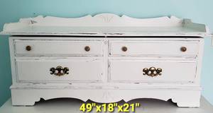 lot 11 image: Vintage White Lane Cedar Chest Bench