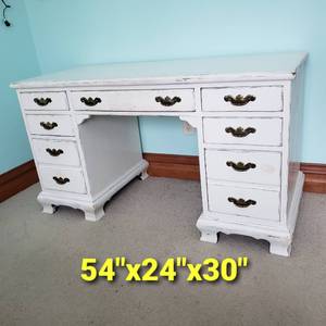 lot 10 image: Traditional Ethan Allen Writing Desk