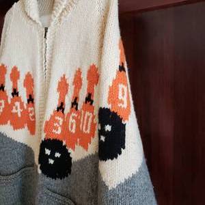 lot 71 image: Knit Cream and Gray Bowling Cardigan Sweater
