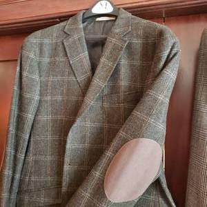 lot 64 image: Abboud and Hilfiger Sport Coats