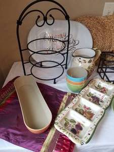 lot 98 image: Fun & Stylish Serving Accessories