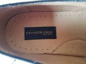 lot 82 image: Classy Black Mens Dress Shoes by Kenneth Cole- Size 10