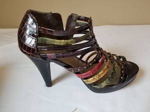 lot 76 image: Fun & Funky Womens Shoes- Size 8.5