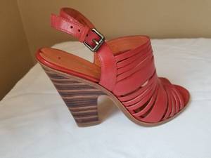 lot 81 image: Funky Designer Heels- Size 8.5