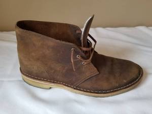 lot 87 image: Stylish Mens Boots by Clarks- Size 10