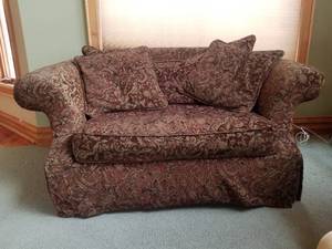 lot 30 image: Wonderful Oversized Chair