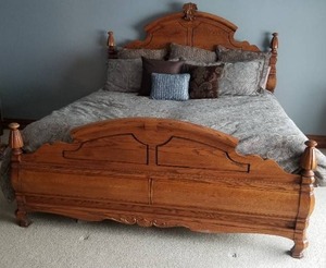 lot 100 image: Lovely Oak Bed Set