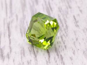 lot 20Q image: 4.73 Natural Candy Apple Green Peridot Asscher Cut $1000 Retail