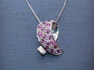 lot 72 image: 18k White Gold Sweetheart Pendant with Pink Gems