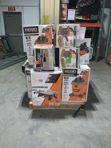 PALLET WITH RIDGID SHOPVACS DIFFERENT SIZESMODELS & TABLE TILE SAW SEE PICS
