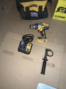 DEWALT HAMMER DRILL & 1000W POWER INVERTER & BATTERY CHARGER AND MAINTAINER SEE PICS
