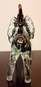 lot 21 image: Art Glass Elephant
