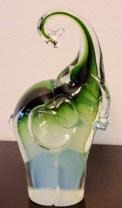 lot 20 image: Pair of Art Glass Elephants