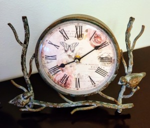 lot 25 image: Pretty Bird Decor