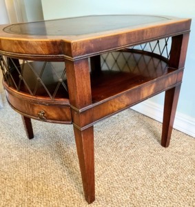 lot 38 image: Vintage Side Table