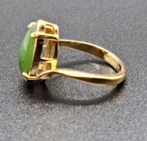 lot 75 image: Womens 18K Jade Ring