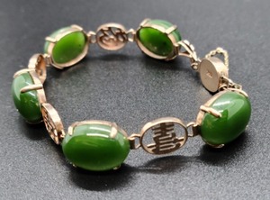 lot 76 image: Womens Asian Inspired 14K Jade Bracelet