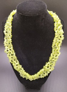 lot 79 image: Green Stone NecklaceBracelet Set