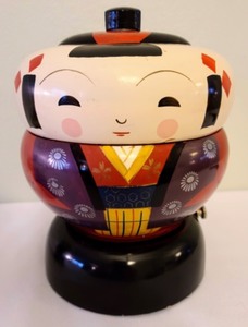 lot 87 image: Vintage Japanese Trinkets