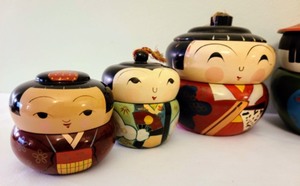 lot 89 image: Vintage Japanese Stacking Dolls
