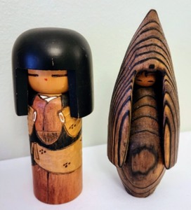 lot 90 image: Vintage CarvedPainted Japanese Figurines