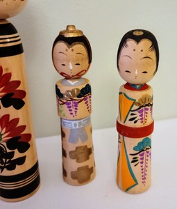 lot 92 image: Vintage Painted Wooden Japanese Figurines