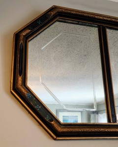 lot 103 image: Beautiful Vintage Mirror