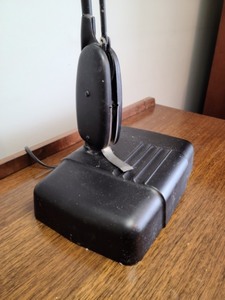 lot 121 image: Heavy Duty Desk Lamp