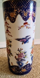 lot 124 image: Gorgeous Asian Inspired Glass Topped Accent Table