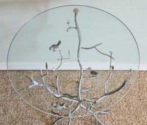 lot 128 image: Pretty Glass Topped Metal Bird Table