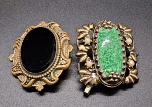 lot 82 image: Variety of Broochhes