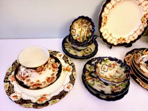 lot 54 image: Pretty Painted China