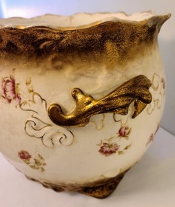 lot 56 image: Vintage Warwick China Planter