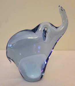 lot 64 image: BluePurple Art Glass Elephant