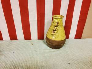 lot 34 image: POTTERY