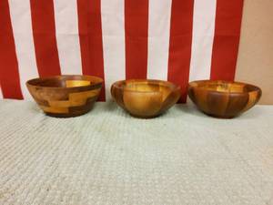lot 39 image: Wood bowls