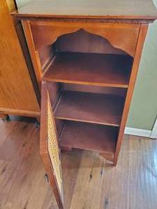 lot 47 image: Attractive Cabinet With 3 Shelves